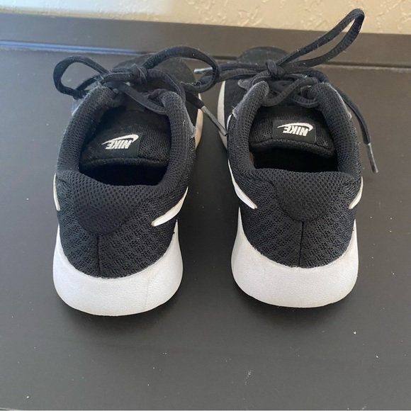 Toddler Nike lace up shoes - Picture 4 of 5